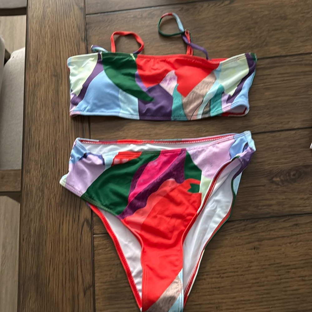 3 piece swim suit! Super cute! Brand new! Size 6 (medium)